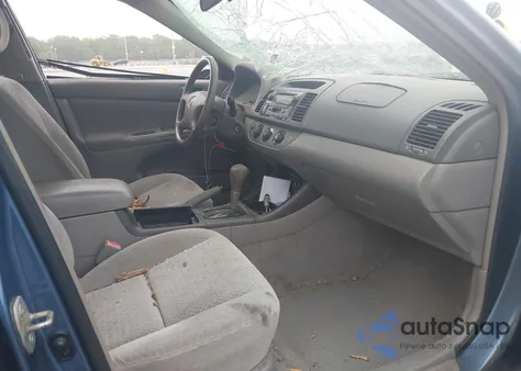 2003 Toyota Camry Le V6/Se V6/Xle V6 z USA, uszkodzony, nr VIN 4T1BF32K33U547361